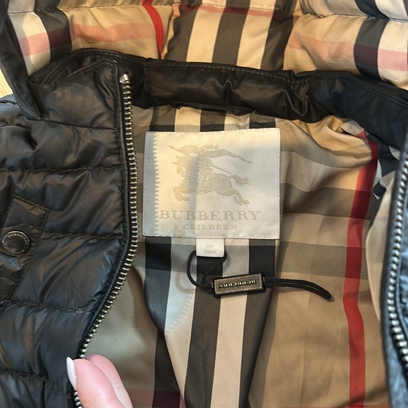 Burberry coat - Picture 2 of 9